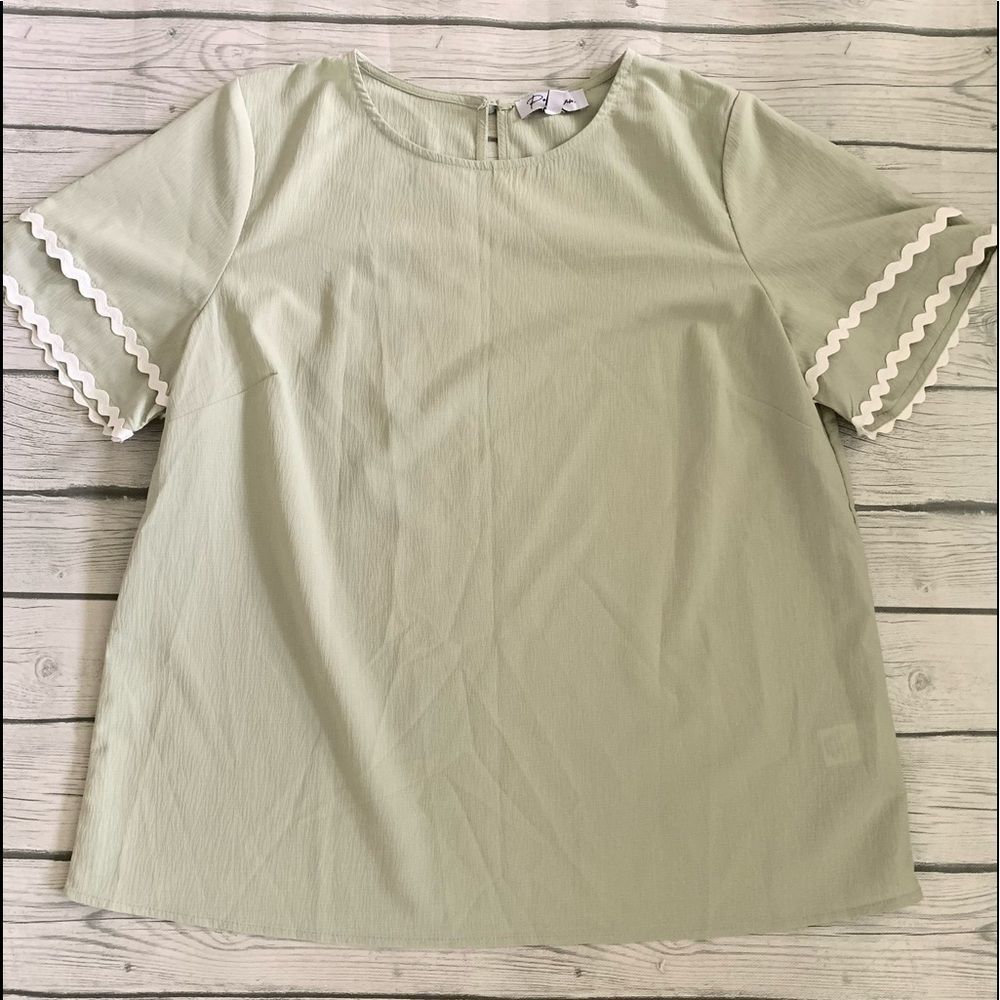 Polagram light green top medium